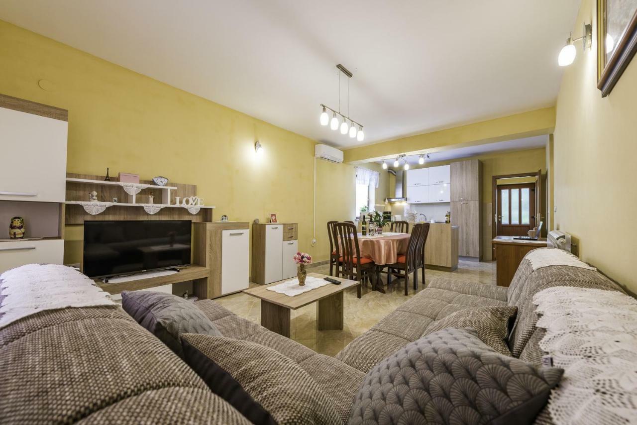 Sandi Apartman