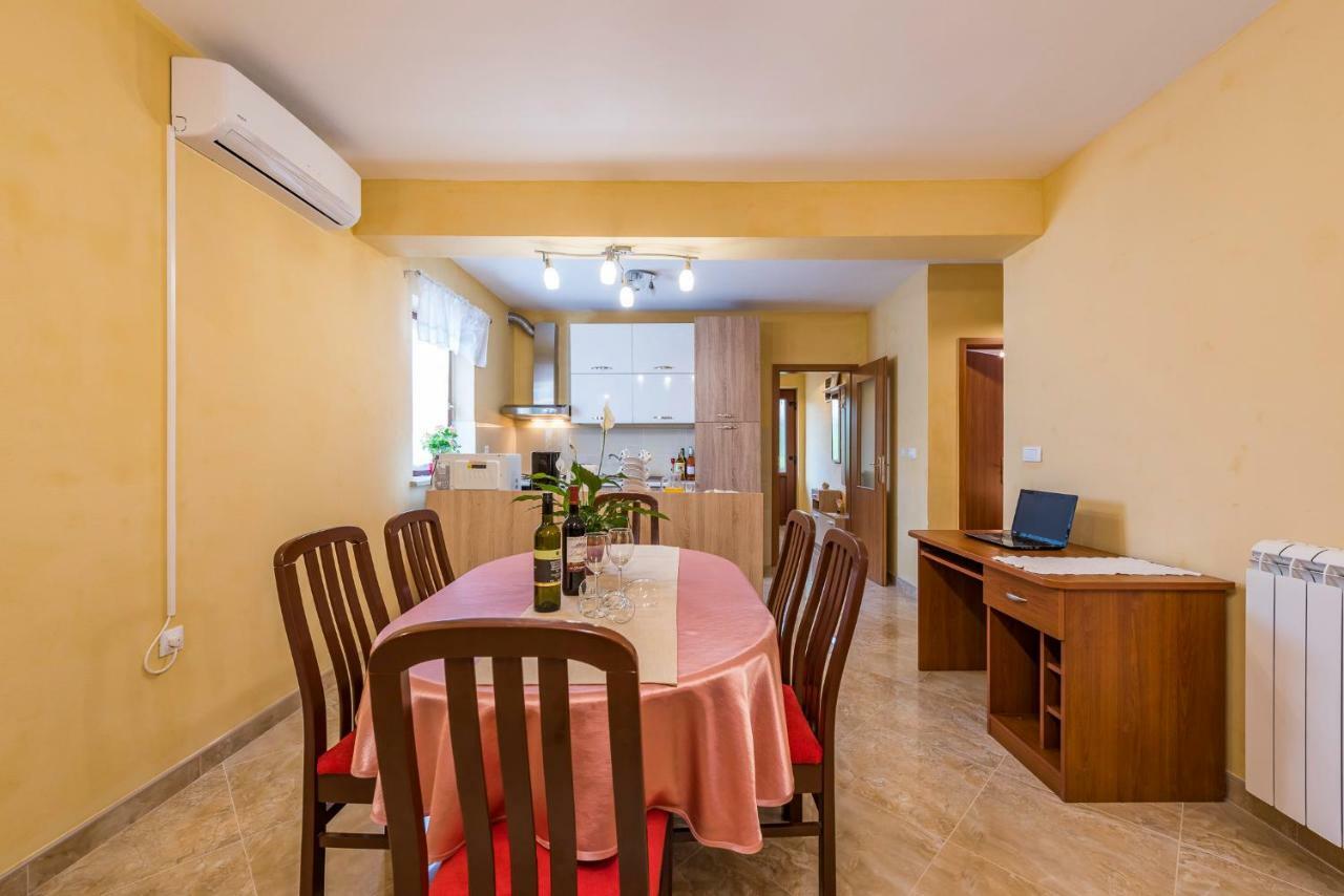 Sandi Apartman Tinjan