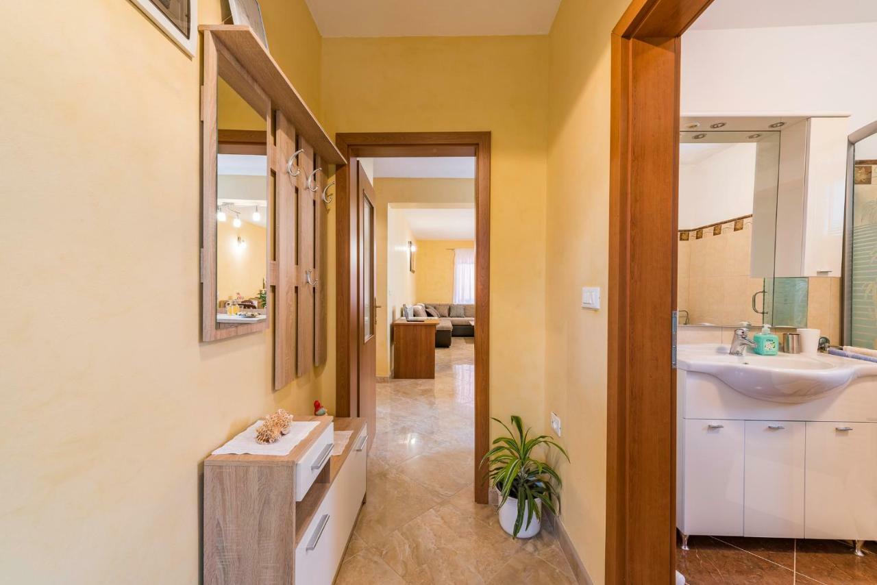 Sandi Apartman Tinjan