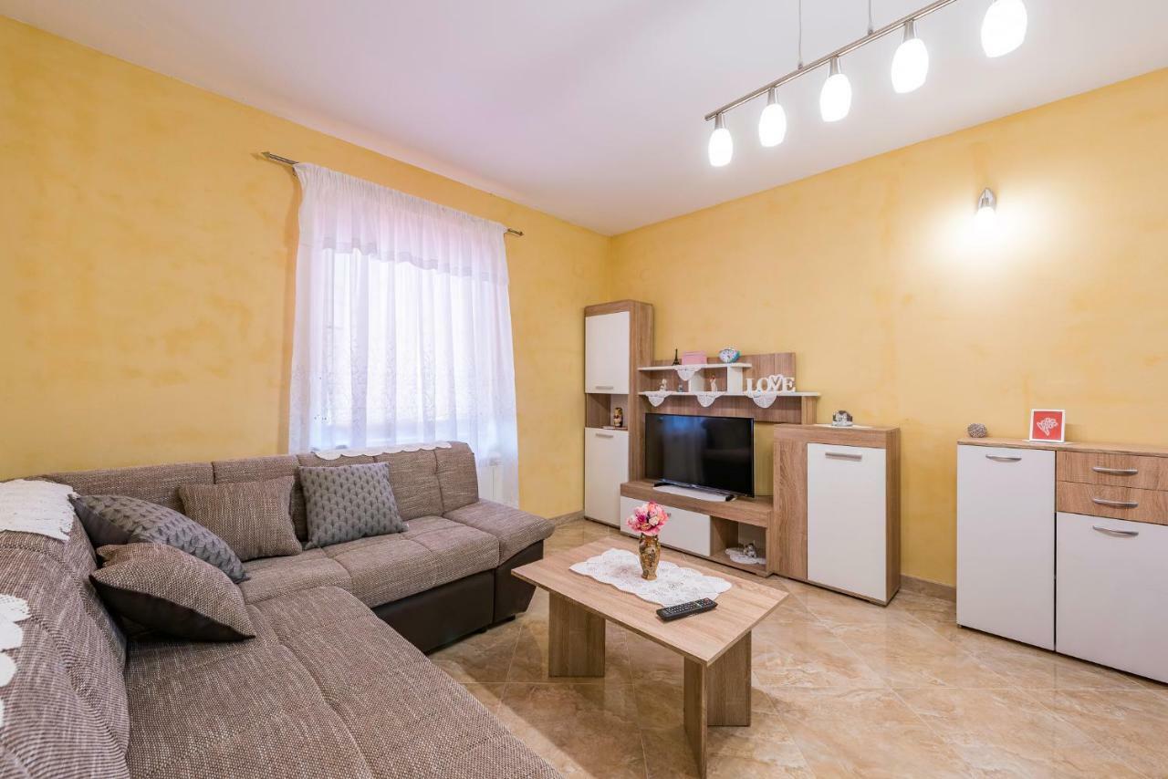 Sandi Apartment
