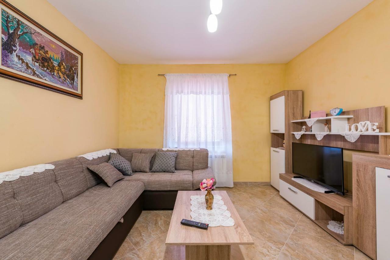 Sandi Apartment